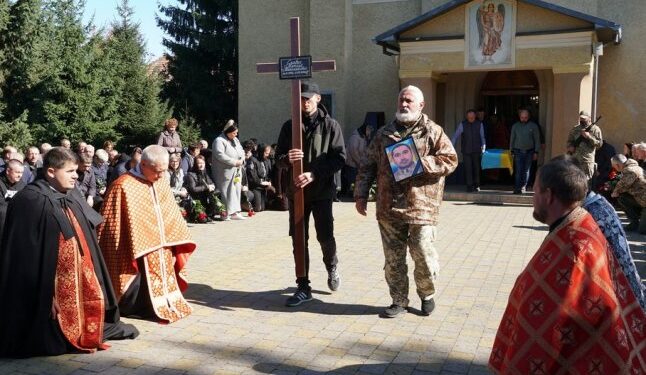 В останню дорогу у Мукачеві провели полеглого Героя — Закарпаття