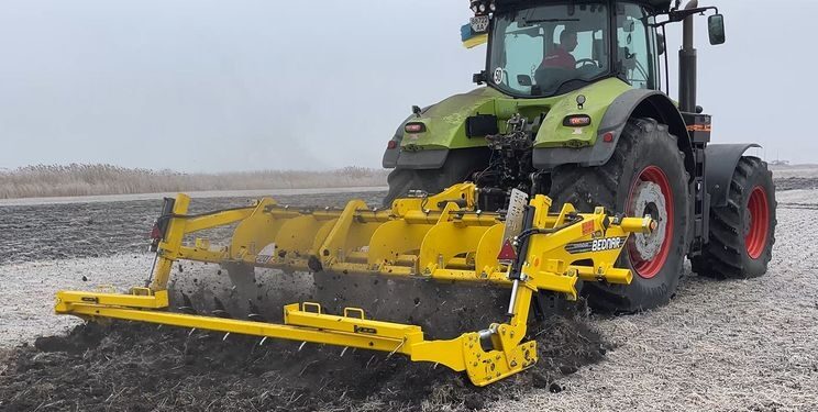 BEDNAR TERRADUO поєднує принципи глибокорозпушувача і щілювача – Техніка
