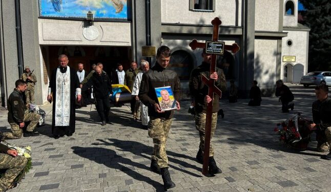 У Мукачеві попрощалися з Героєм Олегом Полешкіним — Закарпаття