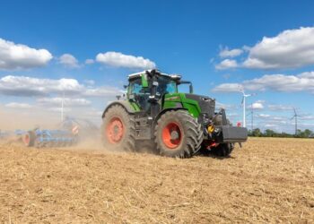 Новий Fendt 800 Vario Gen5: 343 «коней» у компактному корпусі – Техніка