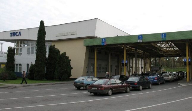 Виїзд за кордон: черговий КПП запровадив нові правила — Закарпаття