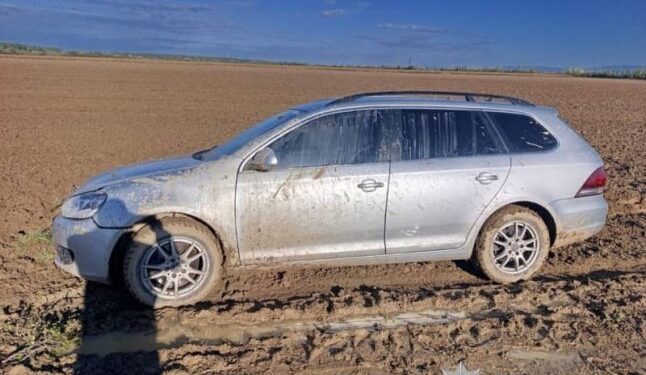 Поліція встановила водія, який збив велосипедиста, втік з місця ДТП та кинув машину у полі — Закарпаття