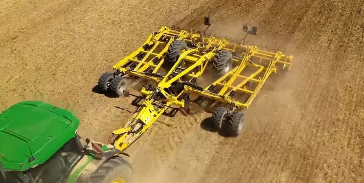 BEDNAR FENIX працює цілий рік: від стерні до глибокого рихлення – Техніка