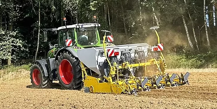 Ropa, ймовірно, тестує нову картоплесаджалку – Техніка