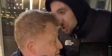 Чоловік, який вилаяв вуличного музиканта в Києві за відмову виконати російську пісню, перепросив