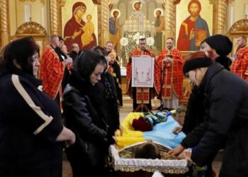 Мукачево в жалобі попрощалось з молодим воїном, яких поляг на війні — Закарпаття