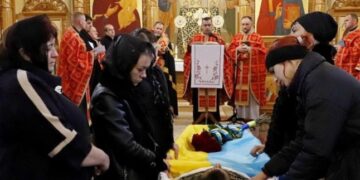 Мукачево в жалобі попрощалось з молодим воїном, яких поляг на війні — Закарпаття