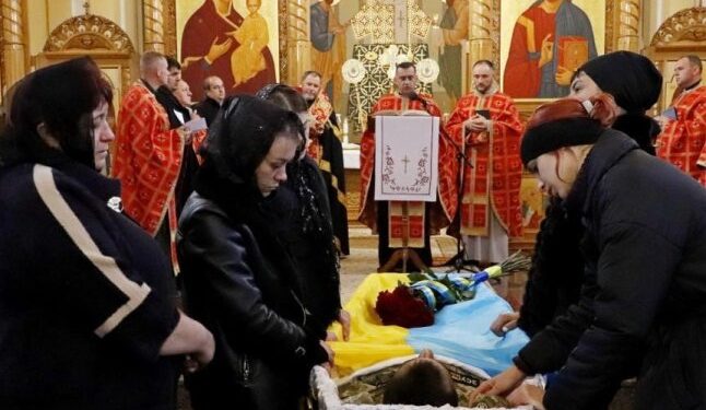 Мукачево в жалобі попрощалось з молодим воїном, яких поляг на війні — Закарпаття