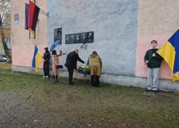 Дев’ять Героїв Рахівщини увічнені на меморіальних дошках (ФОТО)