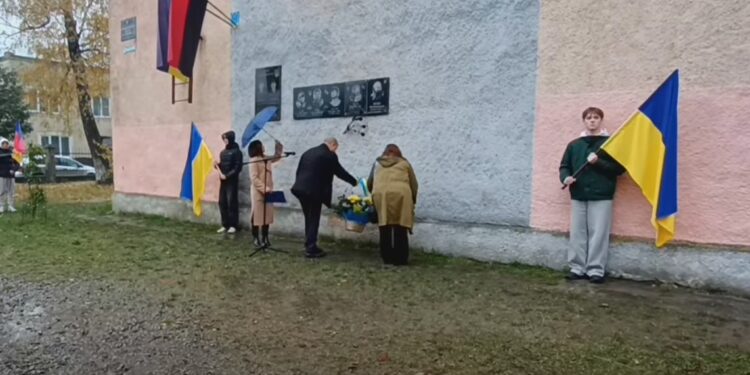 Дев’ять Героїв Рахівщини увічнені на меморіальних дошках (ФОТО)