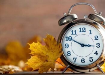Додаткова година сну: коли Україна переходить на зимовий час і які переваги та недоліки цієї зміни –