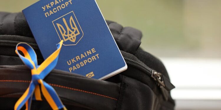 Дозвіл на виїзд з України чоловіків 18–22 років: у Словаччині сказали, скільки українців перетнуло кордон