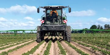 AMAZONE представила самохідний обприскувач Pantera 7004 – Техніка