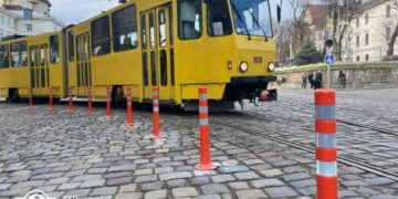 Економіка: Де у Львові замінюють пошкоджені делініатори