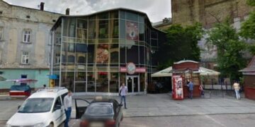 Економіка: У Львові нарешті демонтують триповерховий МАФ на вул. Шпитальній