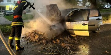 Вранці посеред вулиці загорівся легковик — Закарпаття