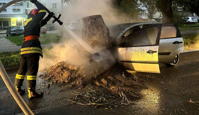 Вранці посеред вулиці загорівся легковик — Закарпаття