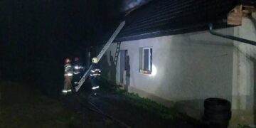 Власники помешкання прокинулися серед ночі: у Нижньому Солотвині горів будинок — Закарпаття