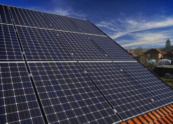 Гібридні сонячні станції стають головним резервом живлення для домівок