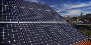 Гібридні сонячні станції стають головним резервом живлення для домівок