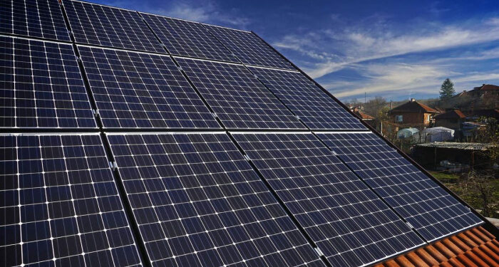Гібридні сонячні станції стають головним резервом живлення для домівок