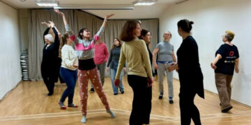 Імпровізація через емоції: в Ужгороді діє плейбек-театр для підлітків та дорослих