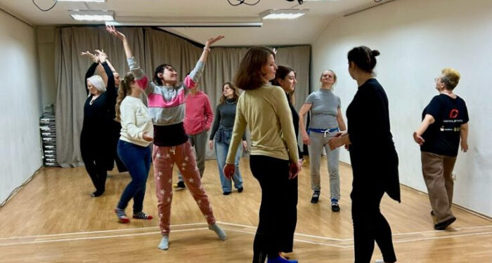 Імпровізація через емоції: в Ужгороді діє плейбек-театр для підлітків та дорослих