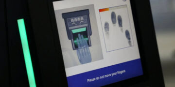 Із 12 жовтня ЄС змінює правила в'їзду: чи вплине це на безвіз для українців, що фіксуватимуть на кордоні і чи чекати черг — головне