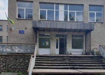 Керівник Великоберезнянської лікарні втік за кордон, залишивши заклад без керівництва та фінансування (ФОТО)