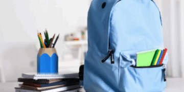 Кіберполіція б’є на сполох: шахраї масово “роздають” фейковий “Пакунок школяра” у месенджерах (ВІДЕО) –