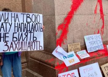 Кількість українців, які вважають, що треба критикувати владу навіть під час війни, зросла до 90%