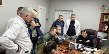 «Майже пів сотні пацієнтів»: Закарпатські лікарі разом з американськими колегами рятують військових із найскладнішими травмами –