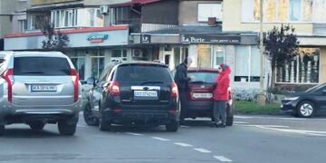 Масштабна ДТП біля “16-поверхівки” в Ужгороді: рух по Верховинській ускладнено –