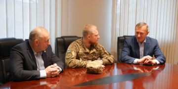 Міський голова Богдан Андріїв зустрівся з Героєм України Владиславом Стоцьким