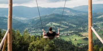 Молодь Ясіня: Від слів до справи – еко-акція на горі Костирівка (ВІДЕО) –