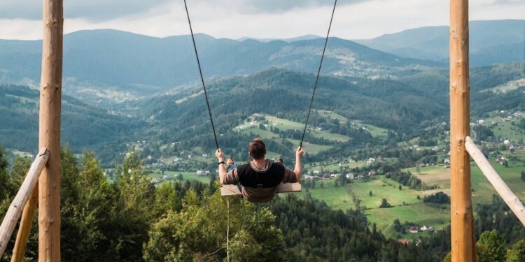 Молодь Ясіня: Від слів до справи – еко-акція на горі Костирівка (ВІДЕО) –