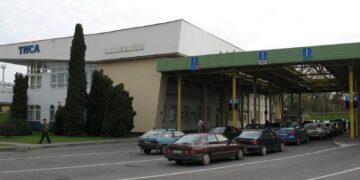 На кордоні з Угорщиною уповільнено рух у пункті пропуску “Чоп (Тиса)”