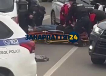 На пішохідному переході в Ужгороді збили жінку: поліція шукає очевидців –