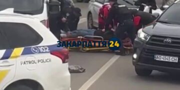 На пішохідному переході в Ужгороді збили жінку: поліція шукає очевидців –