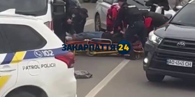 На пішохідному переході в Ужгороді збили жінку: поліція шукає очевидців –