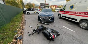 На Тячівщині у ДТП з мопедом постраждали двоє підлітків (ФОТО)