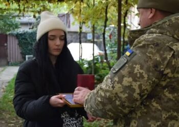 На Закарпатті рідним полеглого прикордонника Дмитра Цацури вручили медаль «Захиснику Вітчизни» (ФОТО)