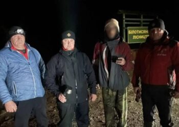 На Закарпатті рятувальники знайшли двох чоловіків, які заблукали в горах і лісах (ФОТО)