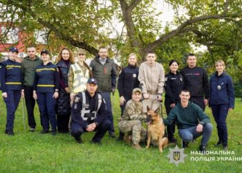 На Закарпатті ветерани проходять сеанси релаксації з поліцейськими кінологами (ФОТО)