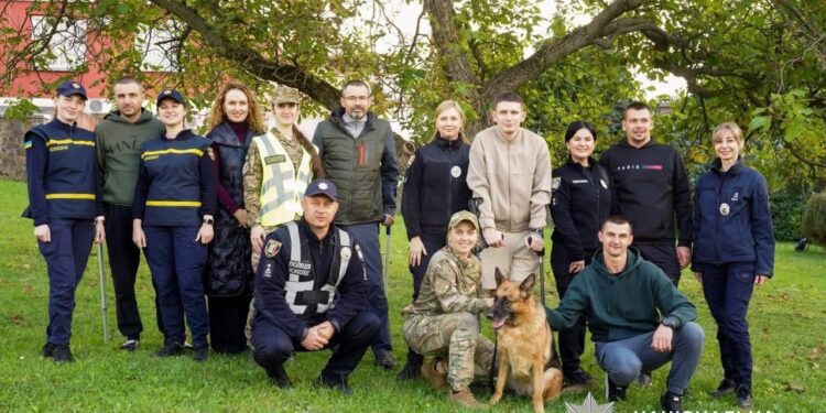 На Закарпатті ветерани проходять сеанси релаксації з поліцейськими кінологами (ФОТО)