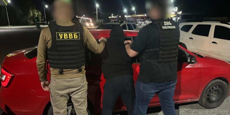 На Закарпатті викрили колишнього військового, який організував незаконний «бізнес» із виїзду за кордон (ФОТО)