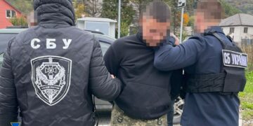 На Закарпатті затримали прикордонника, який за $4 тис. переправляв ухилянтів за кордон (ФОТО)