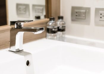 Окрім світла, у Києві зникла й вода