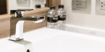 Окрім світла, у Києві зникла й вода