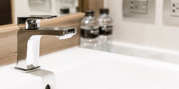 Окрім світла, у Києві зникла й вода